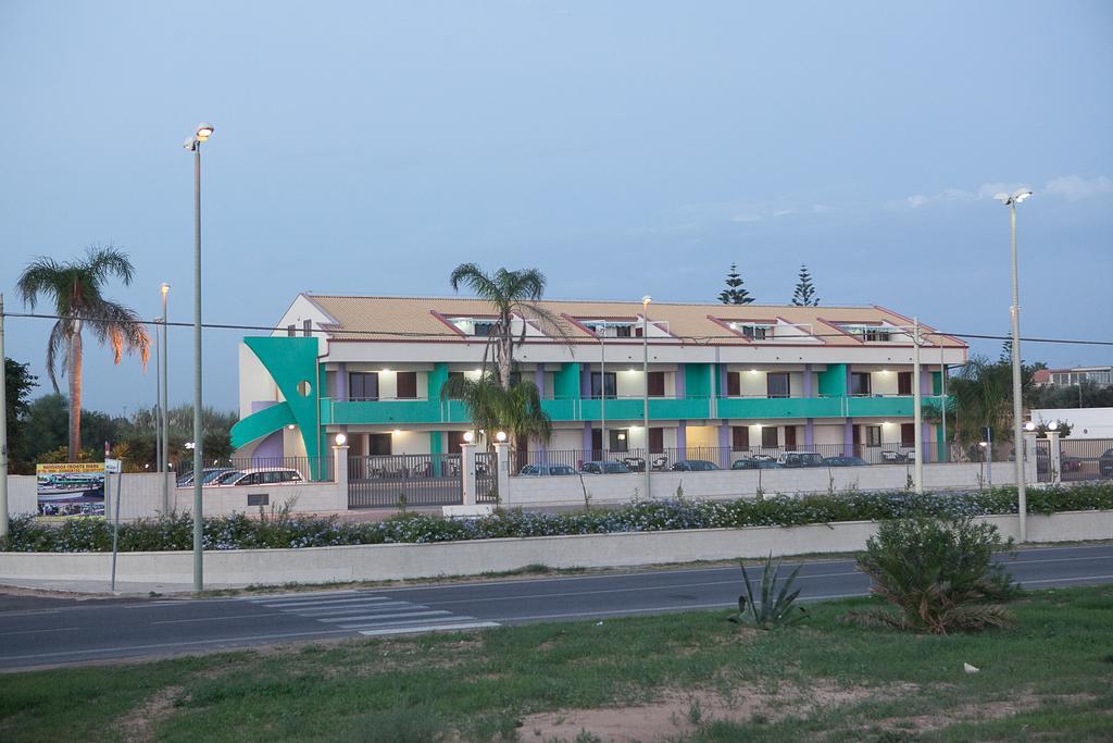 Residence Fronte Mare Santa Maria del Focallo Quarto foto